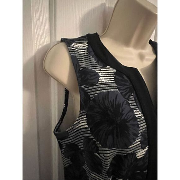Ann Taylor Black and Navy Floral Sleeveless Classic Dress. Zip in back. Size 2 - Picture 3 of 7